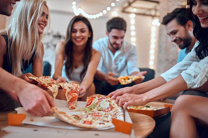Partagez une Pizza Party conviviale entre deux activités
